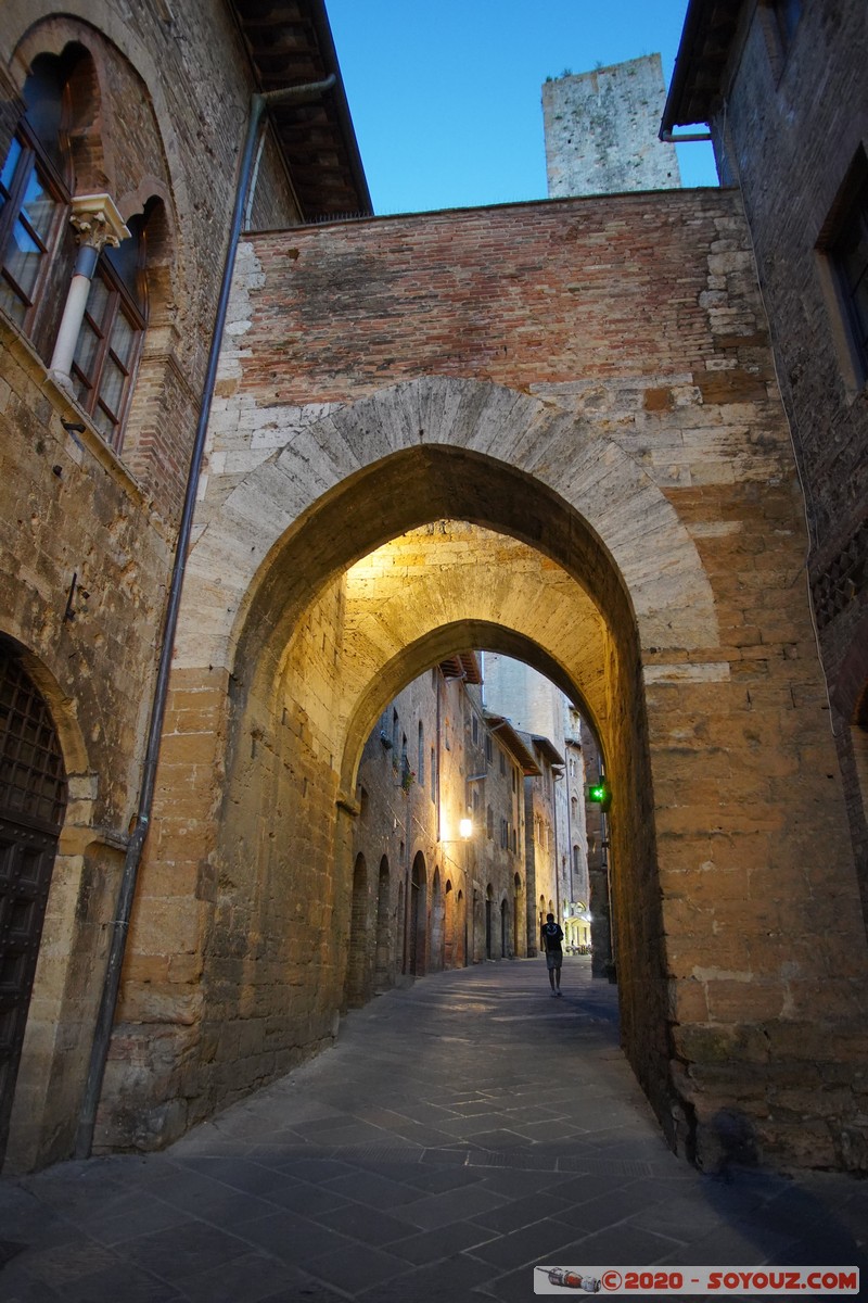 San Gimignano - Via S. Matteo - Arco della Cancelleria
Mots-clés: geo:lat=43.46843227 geo:lon=11.04287075 geotagged ITA Italie San Gimignano Toscana Via S. Matteo Arco della Cancelleria
