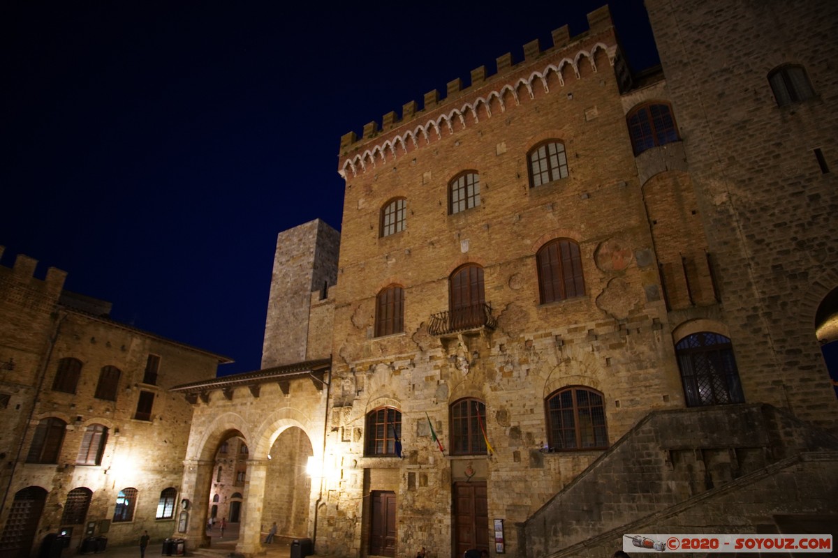 San Gimignano by  night - Palazzo Comunale
Mots-clés: geo:lat=43.46777652 geo:lon=11.04304321 geotagged ITA Italie San Gimignano Toscana Nuit Piazza del Duomo Palazzo Comunale