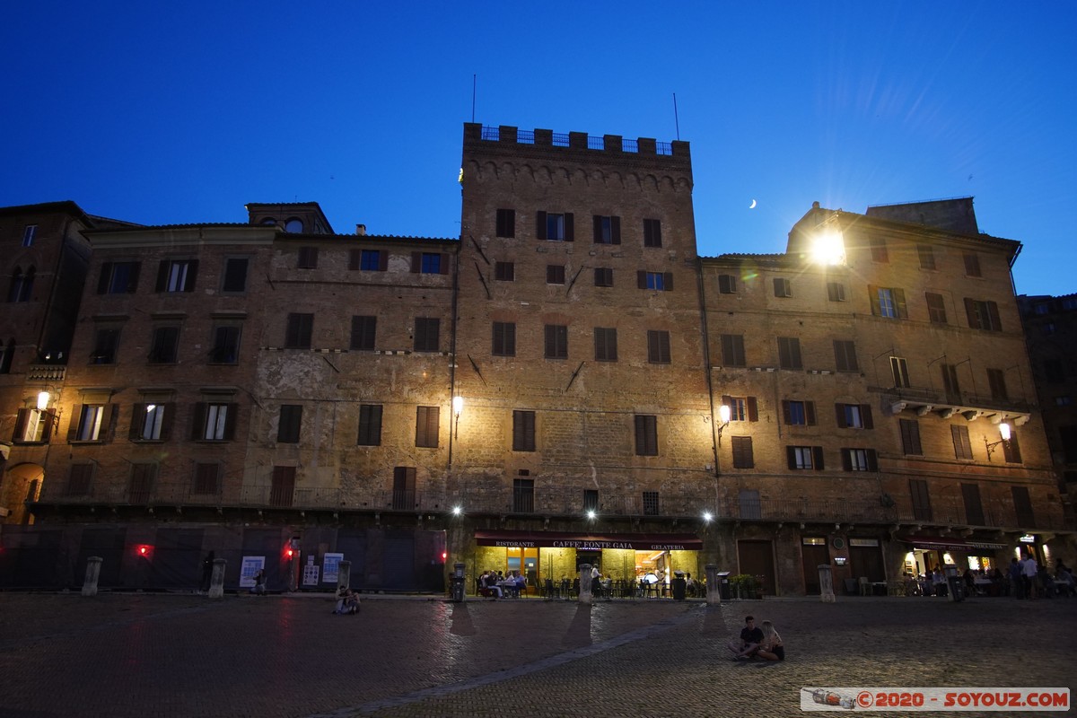 Siena by night - Piazza del Campo - Palazzo d'Elci
Mots-clés: geo:lat=43.31856231 geo:lon=11.33127172 geotagged ITA Italie Siena Toscana patrimoine unesco Piazza del Campo Nuit Palazzo d'Elci