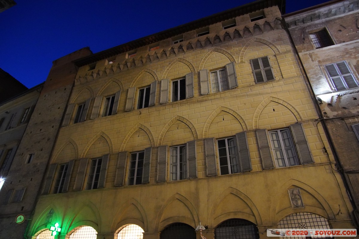 Siena by night
Mots-clés: geo:lat=43.31876519 geo:lon=11.33352426 geotagged ITA Italie Siena Toscana patrimoine unesco Nuit
