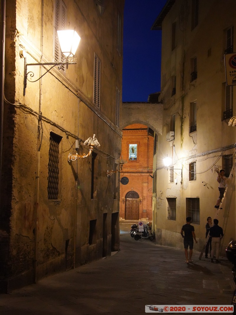 Siena by night
Mots-clés: geo:lat=43.31852900 geo:lon=11.33432900 geotagged ITA Italie Siena Toscana patrimoine unesco Nuit