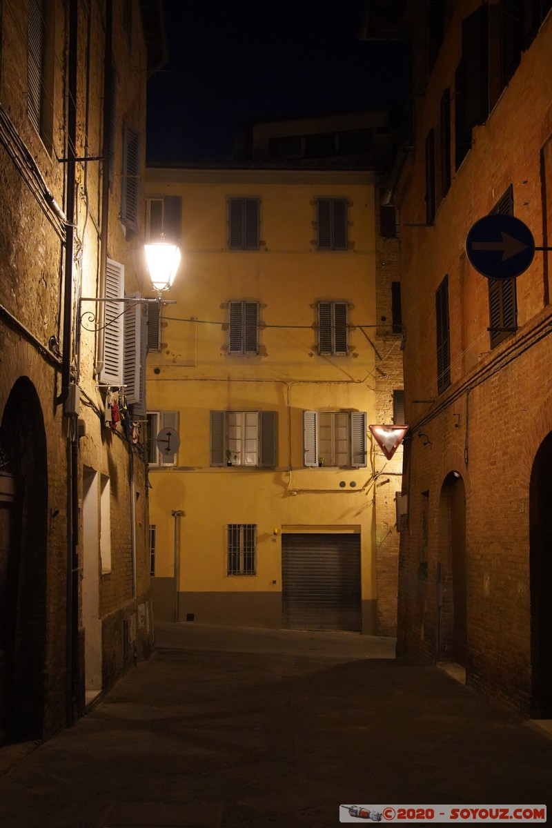 Siena by night
Mots-clés: geo:lat=43.31725542 geo:lon=11.33798958 geotagged ITA Italie Siena Toscana patrimoine unesco Nuit