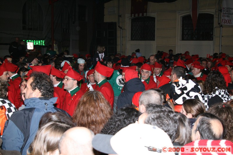 Storico Carnevale di Ivrea - Piazza di Citta - I Pifferi
Mots-clés: Nuit