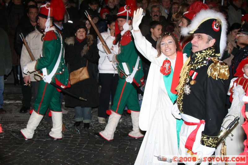 Storico Carnevale di Ivrea -  La Mugnaia e  Il Generale
Mots-clés: Nuit