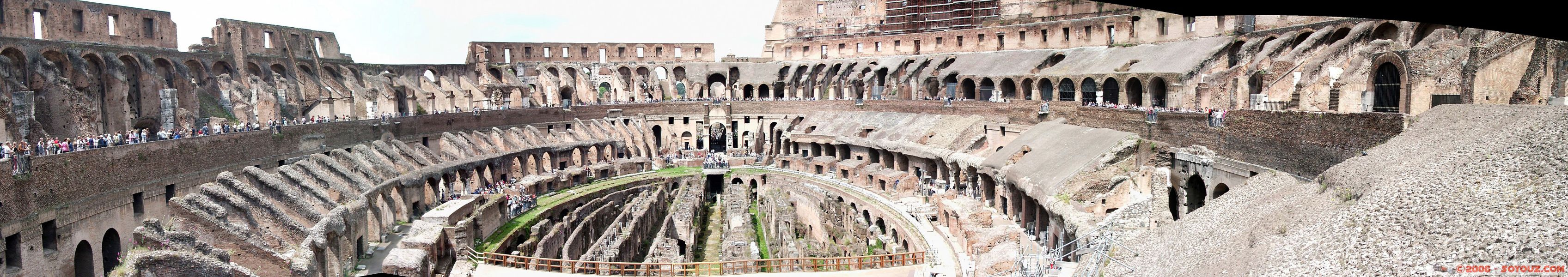 Vue panoramique de l'interieur du Colisee 
