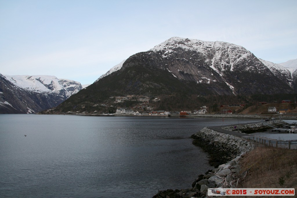 Eidfjord
Mots-clés: Eidfjord geo:lat=60.46490400 geo:lon=7.05607975 geotagged Hordaland Lægereid NOR Norvège Fjord Montagne Neige