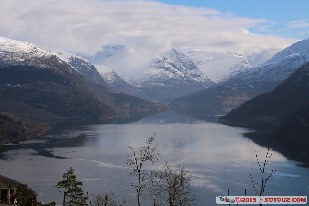 Innvikfjorden - Blaksaeter
Mots-clés: Blaksæter Faleide geo:lat=61.88441300 geo:lon=6.56706320 geotagged NOR Norvège Sogn og Fjordane Fjord Montagne Neige