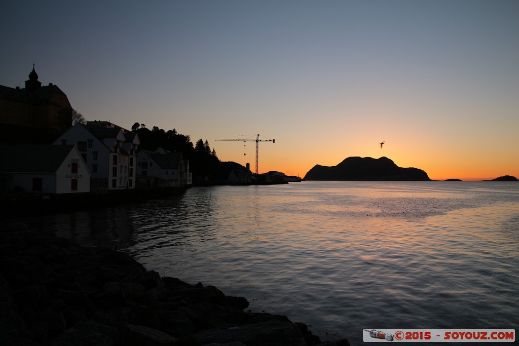 Alesund - Fiskerimuseet - Sunset
Mots-clés: lesund geo:lat=62.47413100 geo:lon=6.14916760 geotagged More og Romdal NOR Norvège Norway Alesund sunset Lumiere