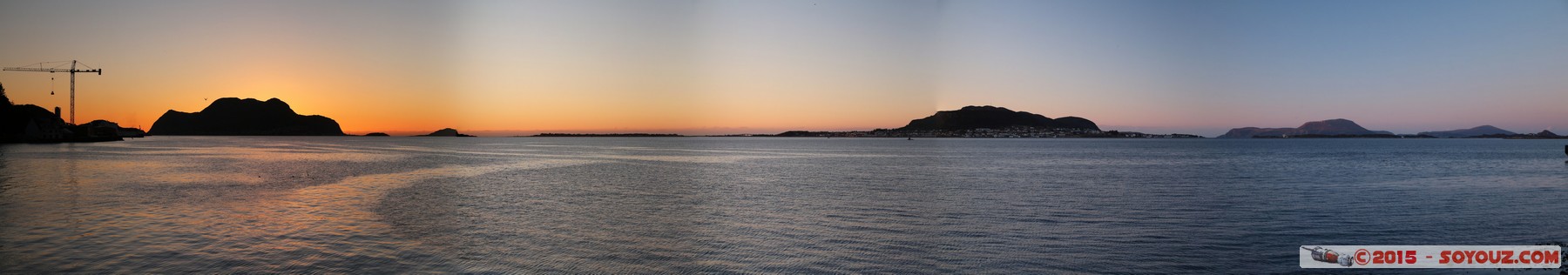 Alesund - Fiskerimuseet - Sunset - Panorama
Stitched Panorama
Mots-clés: lesund geo:lat=62.47386300 geo:lon=6.14881700 geotagged More og Romdal NOR Norvège Norway Alesund sunset panorama Lumiere