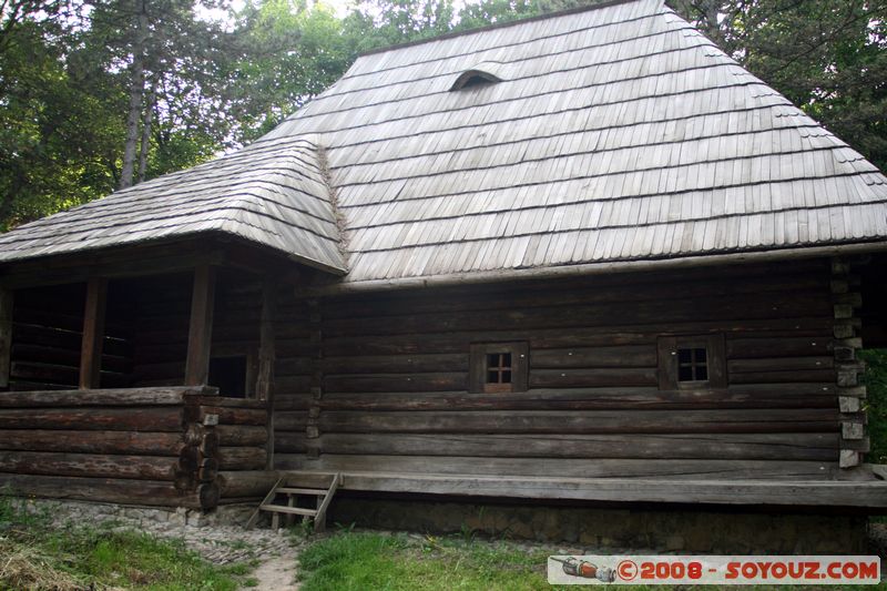 Suceava's Village Museum - Casa Dorna Candreni
Mots-clés: Bois