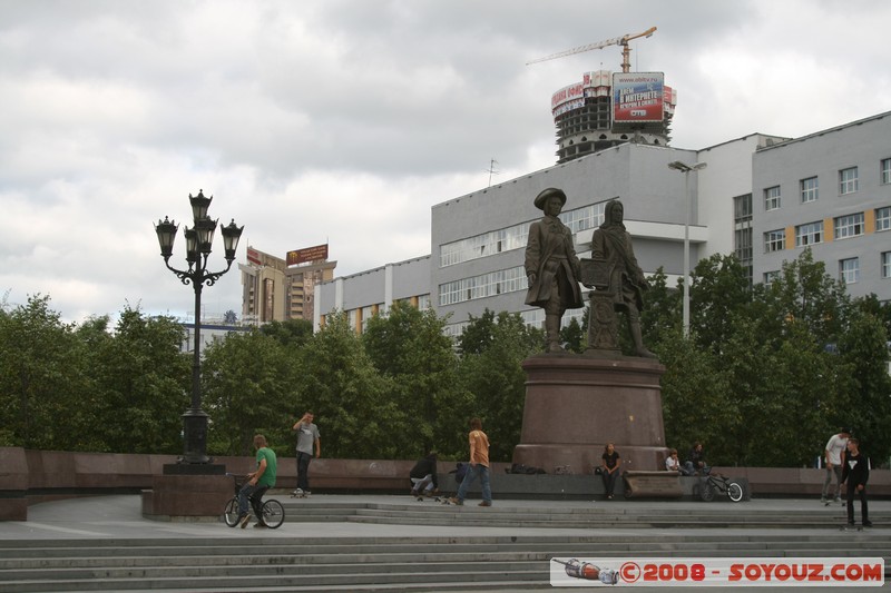 Ekaterinburg - Monument aux fondateurs de la ville
Mots-clés: statue