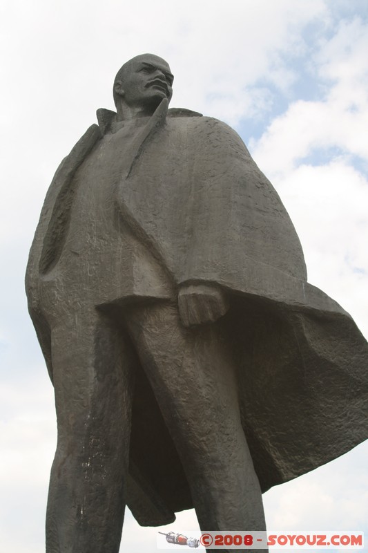 Novosibirsk - Statue de Lenine et soldats
Mots-clés: Communisme lenine statue