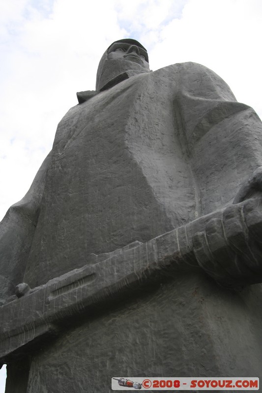 Novosibirsk - Statue de Lenine et soldats
Mots-clés: Communisme statue