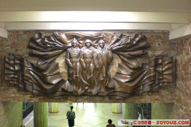 Novosibirsk - Metro
Mots-clés: sculpture Communisme