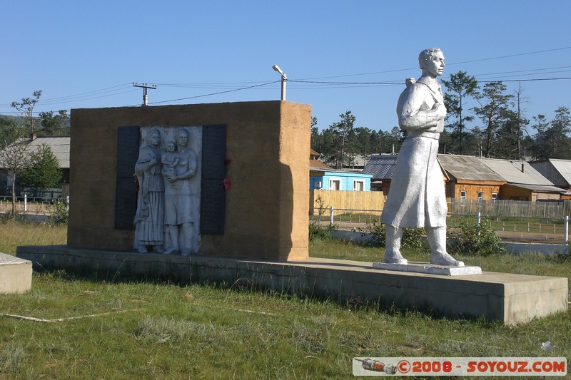 Olkhon - Khuzir - Monument aux Morts
Mots-clés: Communisme statue