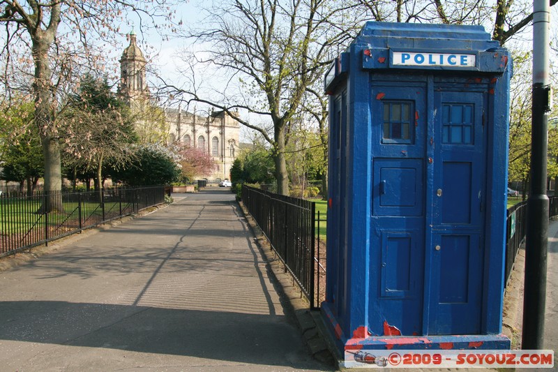 Glasgow - Police Box - TARDIS?
Castle St, Glasgow, Glasgow City G4 0, UK
Mots-clés: Doctor who TARDIS Movie location