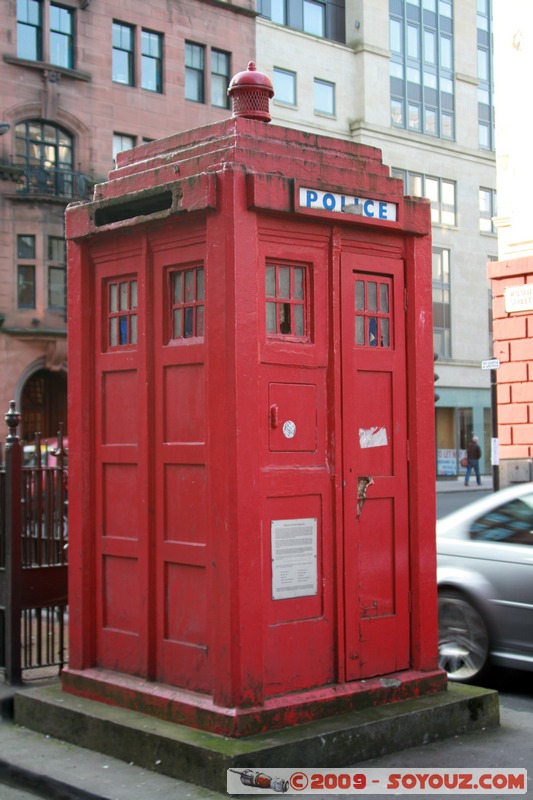 Glasgow - Police Box - TARDIS?
Wilson St, Glasgow, Glasgow City G1 1, UK
Mots-clés: Doctor who TARDIS Movie location