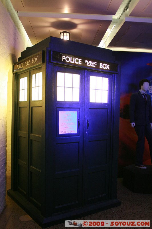 Glasgow - The Doctor's TARDIS
Kelvin Way, Glasgow, Glasgow City G12 8, UK
Mots-clés: Doctor who TARDIS Movie location