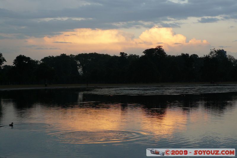 London - Kensington Gardens - Hound Pond
Palace Ave, Kensington, Greater London W8 4, UK
Mots-clés: sunset Lac