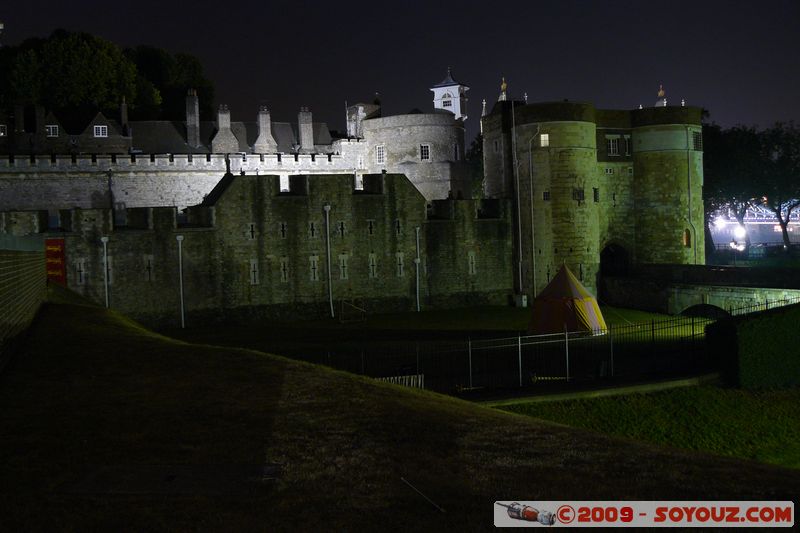 London - Tower Hamlets - Tower of London by Night
Petty Wales, Poplar, Greater London EC3R 5, UK
Mots-clés: Nuit chateau Tower of London patrimoine unesco