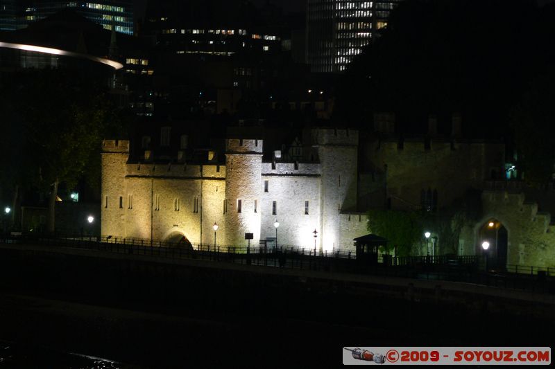 London - Tower Hamlets - Tower of London by Night
A100, Finsbury, Greater London SE1 2, UK
Mots-clés: Nuit chateau Tower of London patrimoine unesco
