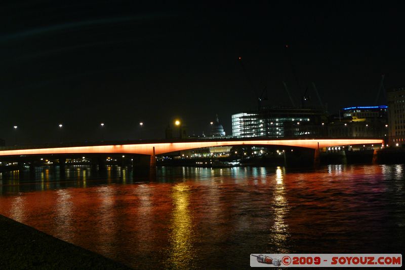 London - Southwark - London Bridge by Night
Bridge Yard, Camberwell, Greater London SE1 2, UK
Mots-clés: Nuit Pont