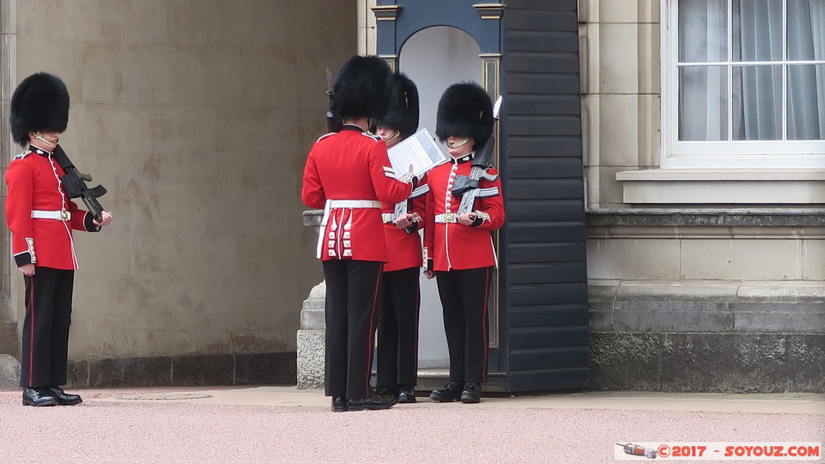 London - Buckingham Palace - Changing of the Guard
Mots-clés: England GBR geo:lat=51.50162333 geo:lon=-0.14109833 geotagged Royaume-Uni St. James's Ward Victoria London Londres Buckingham Palace