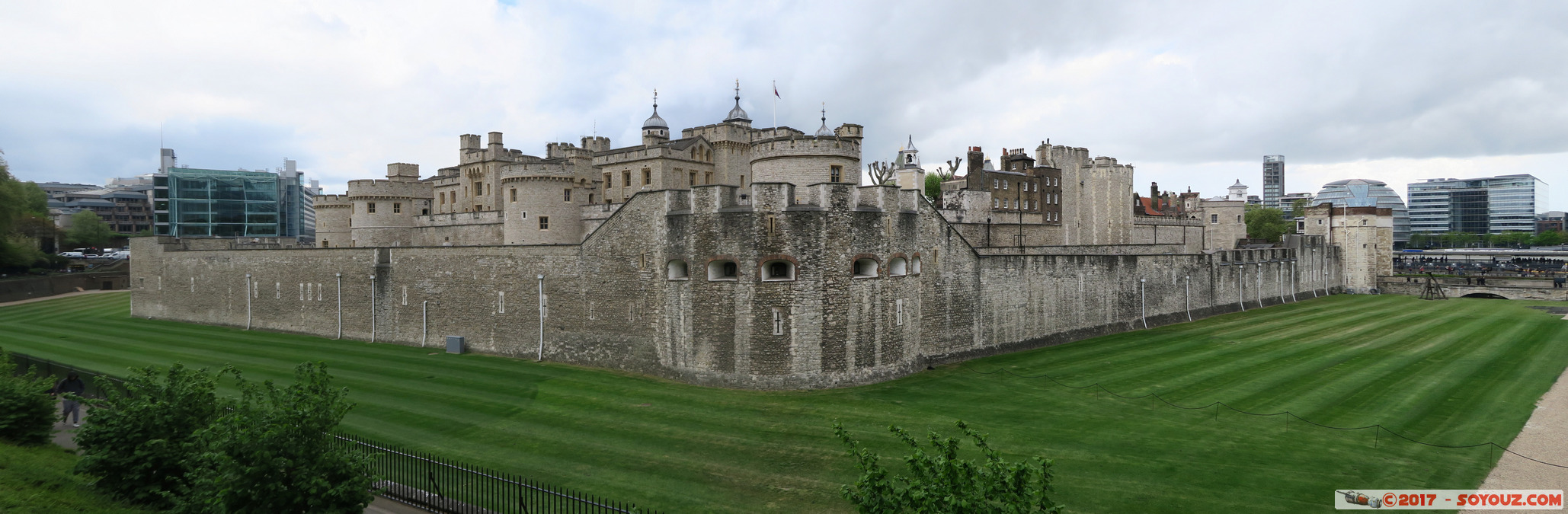 The Tower of London - panorama
Mots-clés: England GBR geo:lat=51.50932167 geo:lon=-0.07756241 geotagged Royaume-Uni St. Katharine's and Wapping Ward Whitechapel London Londres Tower of London chateau Tower Hamlets panorama patrimoine unesco