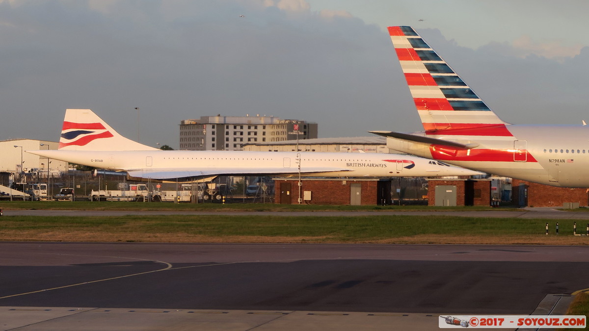Heathrow Airport - Concorde
Mots-clés: England GBR geo:lat=51.46700186 geo:lon=-0.45825005 geotagged Heathrow Heathrow Villages Ward Royaume-Uni London Londres avion Concorde