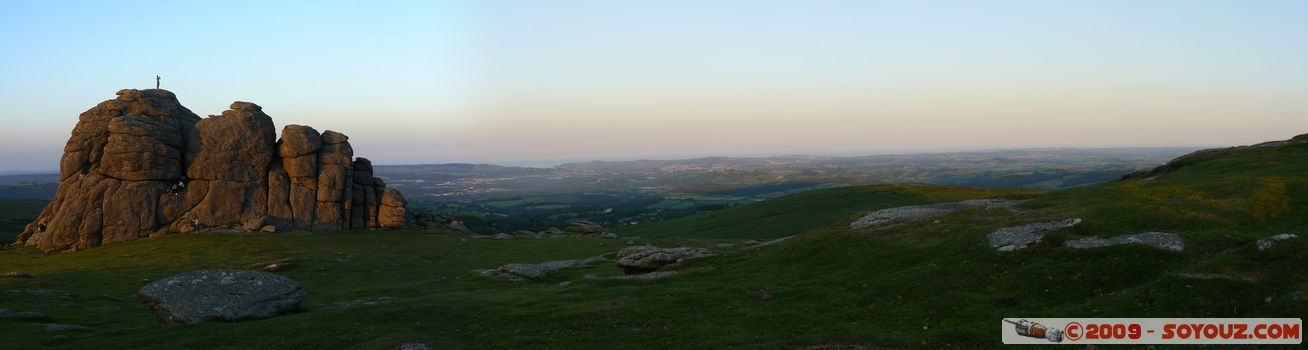 Dartmoor by Dusk - Haytor Rocks - panorama
B3387, Ilsington, Devon TQ13 7, UK
Mots-clés: sunset panorama