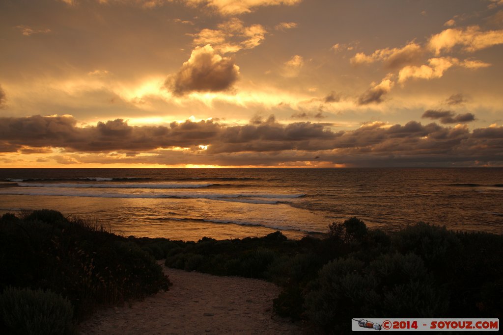 Margaret River - Gnarabup Beach - Sunset
Mots-clés: AUS Australie geo:lat=-33.99170321 geo:lon=114.99018837 geotagged Gnarabup Western Australia Margaret River Gnarabup Beach sunset Lumiere