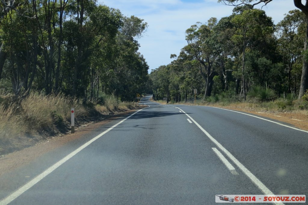 Margaret River - Gunyulgup
Mots-clés: AUS Australie geo:lat=-33.69362113 geo:lon=115.02827065 geotagged Gunyulgup Western Australia Yallingup Margaret River Arbres Route