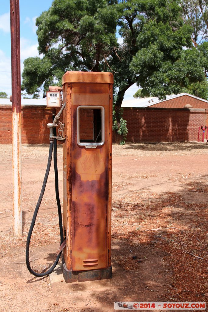 New Norcia - Gas pump
Mots-clés: AUS Australie geo:lat=-30.96892900 geo:lon=116.21557460 geotagged New Norcia Western Australia Monastere voiture