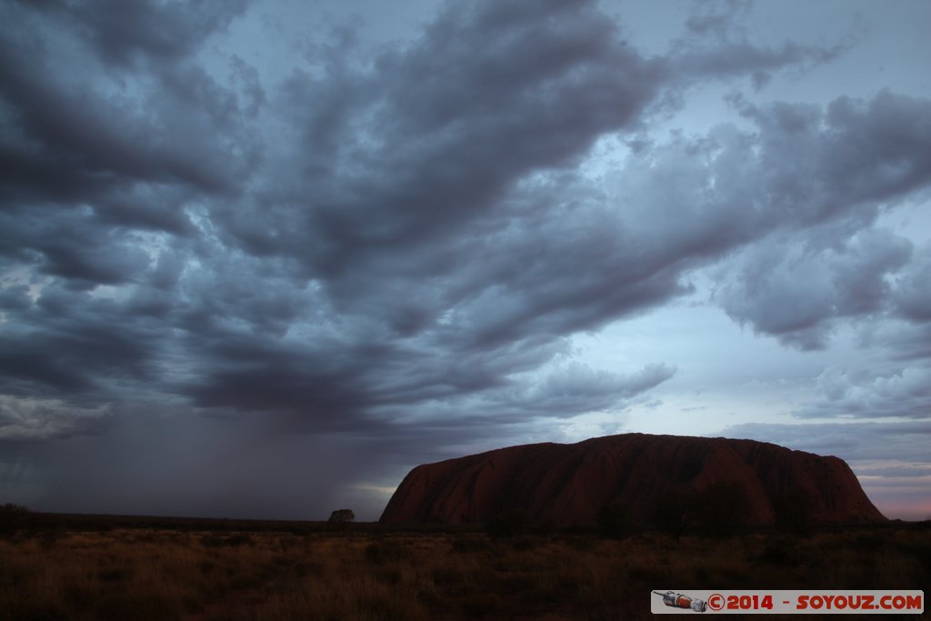 Ayers Rock / Uluru - Stormy Sunset
Mots-clés: AUS Australie Ayers Rock geo:lat=-25.33675364 geo:lon=131.00521445 geotagged Northern Territory Uluru - Kata Tjuta National Park patrimoine unesco uluru Ayers rock Lumiere animiste