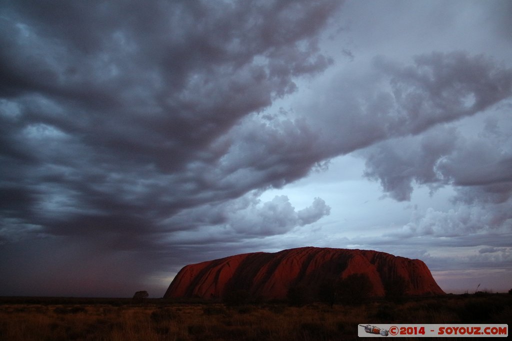 Ayers Rock / Uluru - Stormy Sunset
Mots-clés: AUS Australie Ayers Rock geo:lat=-25.33675364 geo:lon=131.00521445 geotagged Northern Territory Uluru - Kata Tjuta National Park patrimoine unesco uluru Ayers rock Lumiere animiste