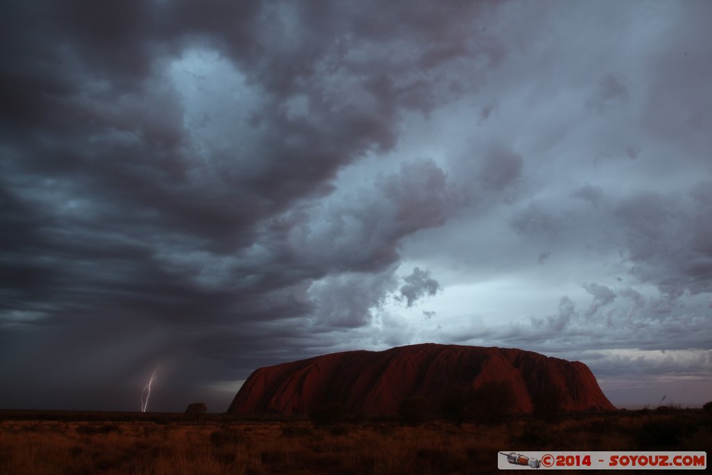 Ayers Rock / Uluru - Stormy Sunset
Mots-clés: AUS Australie Ayers Rock geo:lat=-25.33675364 geo:lon=131.00521445 geotagged Northern Territory Uluru - Kata Tjuta National Park patrimoine unesco uluru Ayers rock Eclaire Lumiere animiste