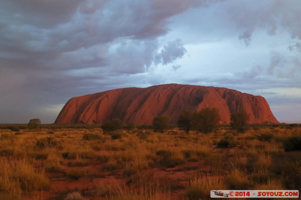 Ayers Rock / Uluru - Stormy Sunset
Mots-clés: AUS Australie Ayers Rock geo:lat=-25.33675970 geo:lon=131.00528151 geotagged Northern Territory Uluru - Kata Tjuta National Park patrimoine unesco uluru Ayers rock sunset Lumiere animiste
