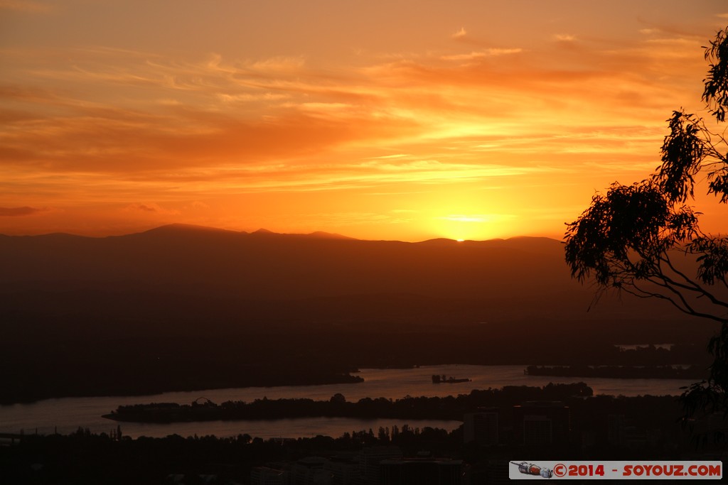 Canberra - Sunset from Mount Ainslie
Mots-clés: Ainslie AUS Australian Capital Territory Australie geo:lat=-35.27048720 geo:lon=149.15790418 geotagged Mount Ainslie sunset